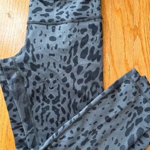 *rare* Gray Leopard Print Leggings